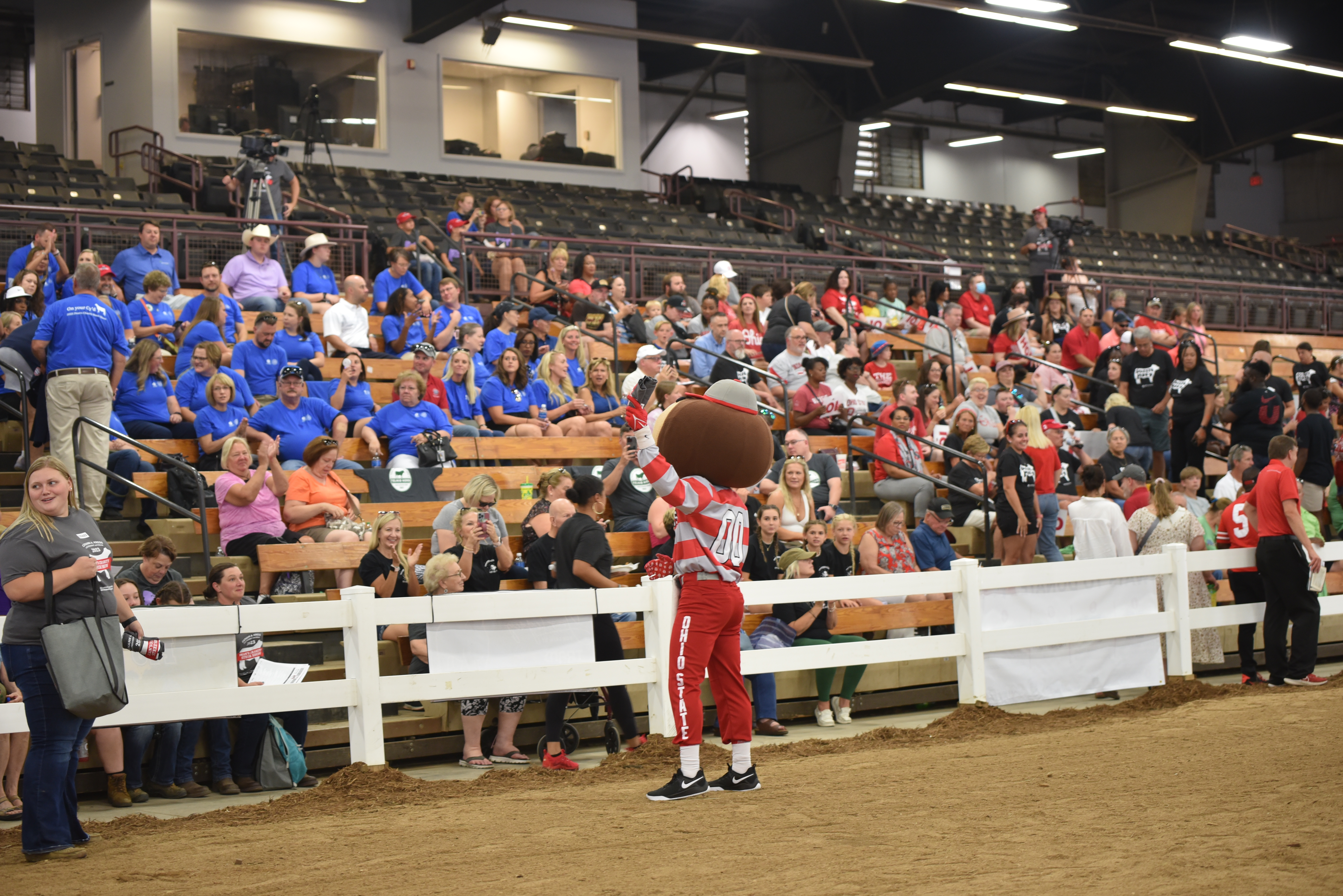 Agricultural community steps up big for Ronald McDonald House at Dean’s Charity Steer Show